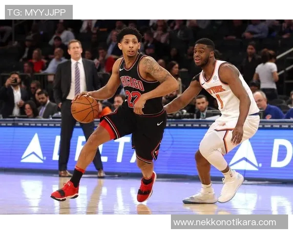 尼克斯惜败公牛，兰德尔砍下全队最高25分：一场激烈的篮球较量